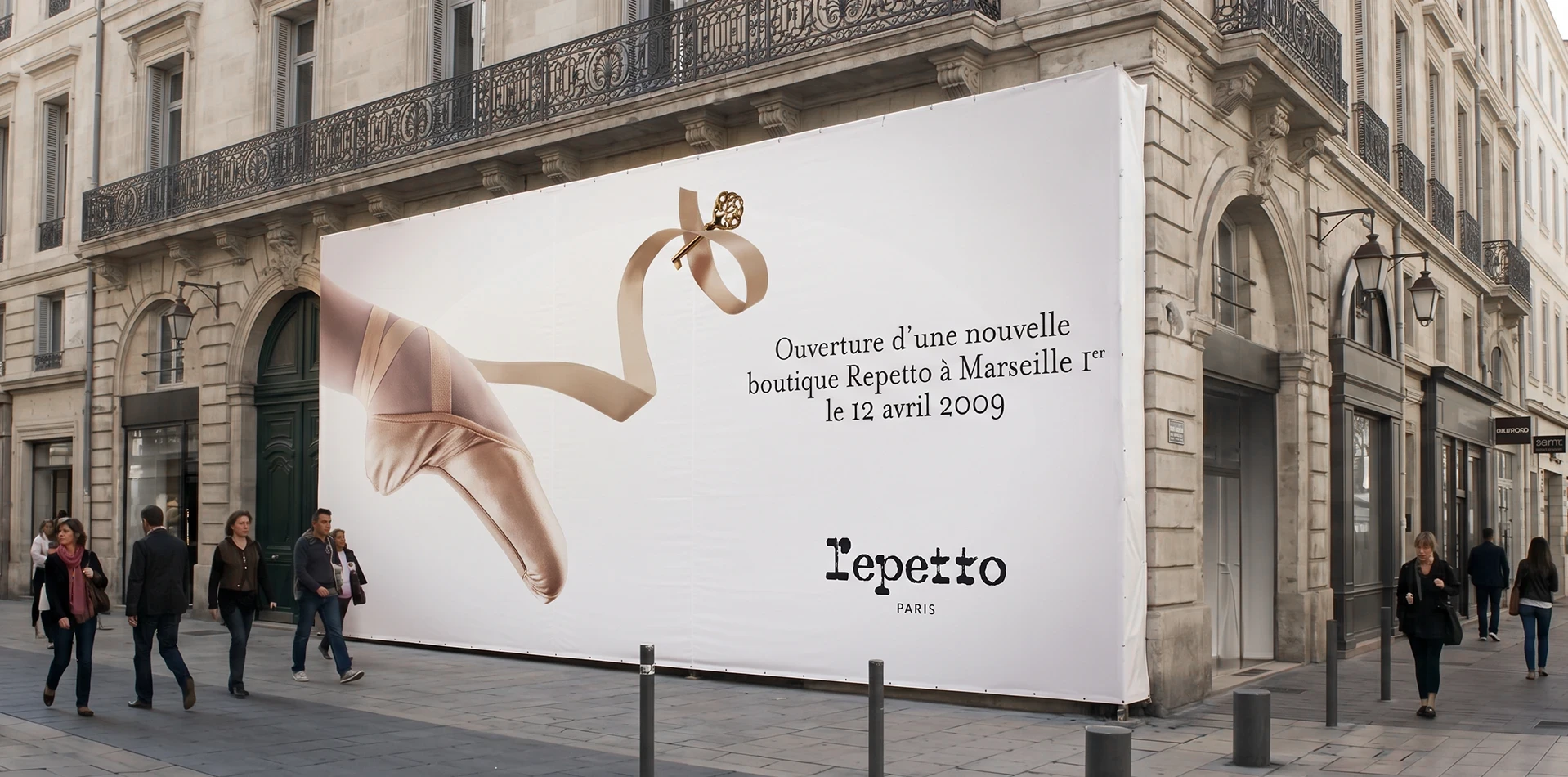 Repetto, bâche annonçant l’ouverture de la boutique de Marseille