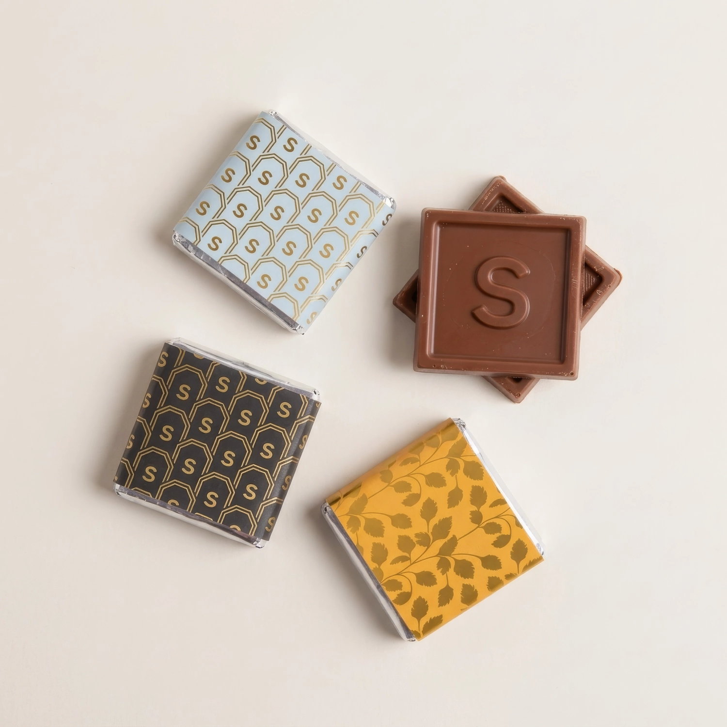 Samaritaine, carrés de chocolat aux motifs de la marque