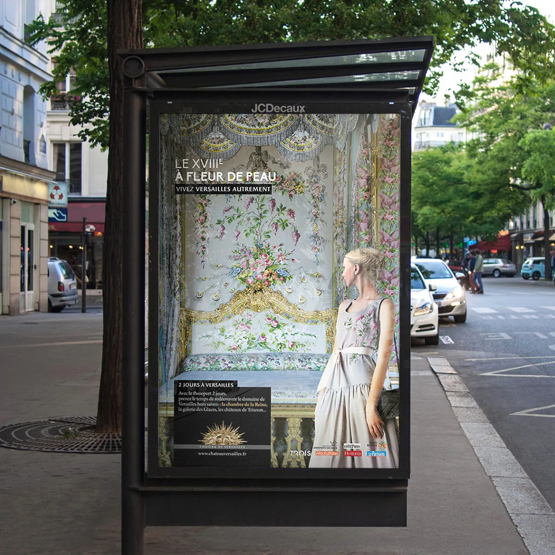 Château de Versailles, affiche abribus « Le XVIIIe à fleur de peau »